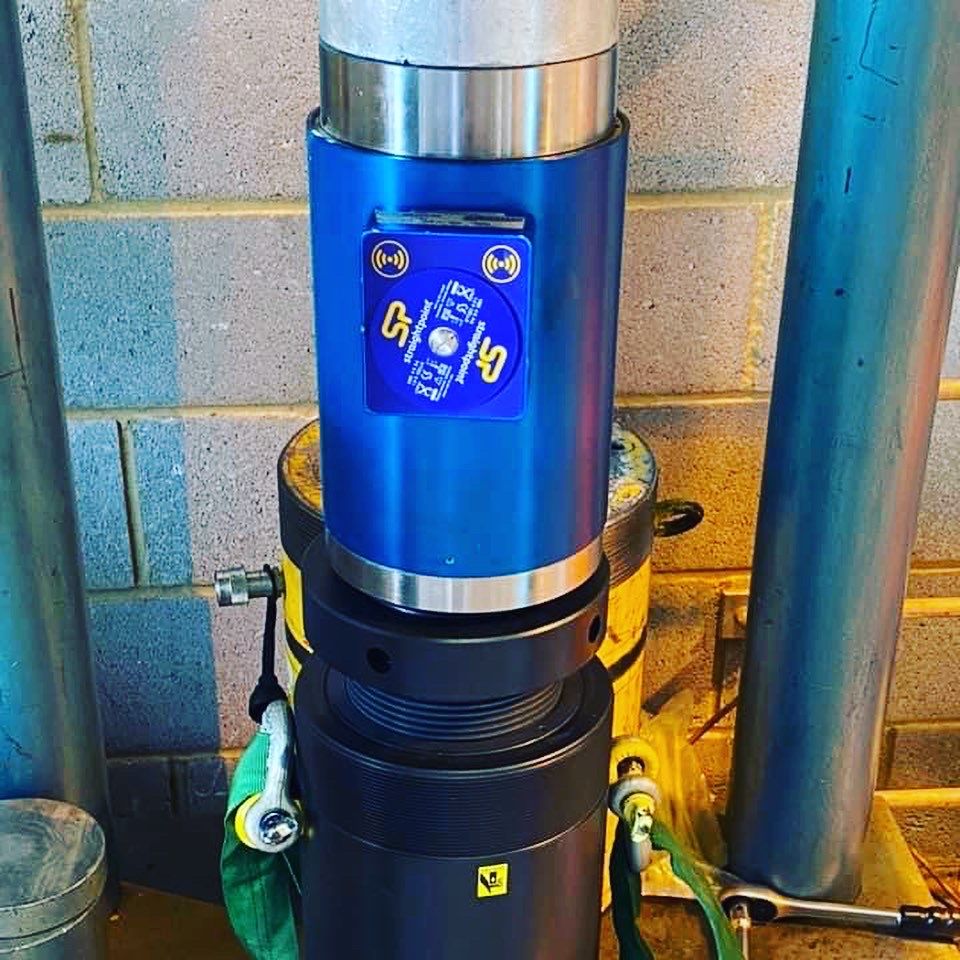 loadcell's tweet image. Crosby | SP #LoadSafe, wireless 150t #compression #loadcell, used here to #prooftest a hydraulic HCRL Series double acting jack, at Lifting Equipment Supplies, before despatch. 
#straightpoint #knowtheload