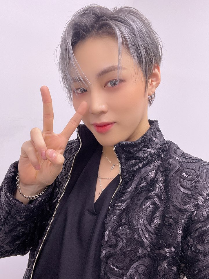 [☁]
⠀
오늘도 하늘 덕분에 완성된 ‘그 섬’‼️
⠀
늘 감사하고 사랑합니다 💜💙💛
⠀
#하성운
#HASUNGWOON
#MIRAGE
#그섬_ForbiddenIsland