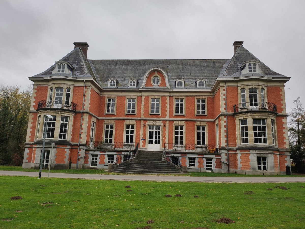rob_televisie's tweet photo. In #Pellenberg verhuist de gemeentelijke basisschool definitief naar kasteel de Maurissens, op de campus van UZ Leuven. Het kasteel wordt gerenoveerd en er komt stuk nieuwbouw bij. De huidige school verdwijnt en maakt plaats voor een dorpsplein #robnieuws #robtv https://t.co/Zt5rc1qTFH