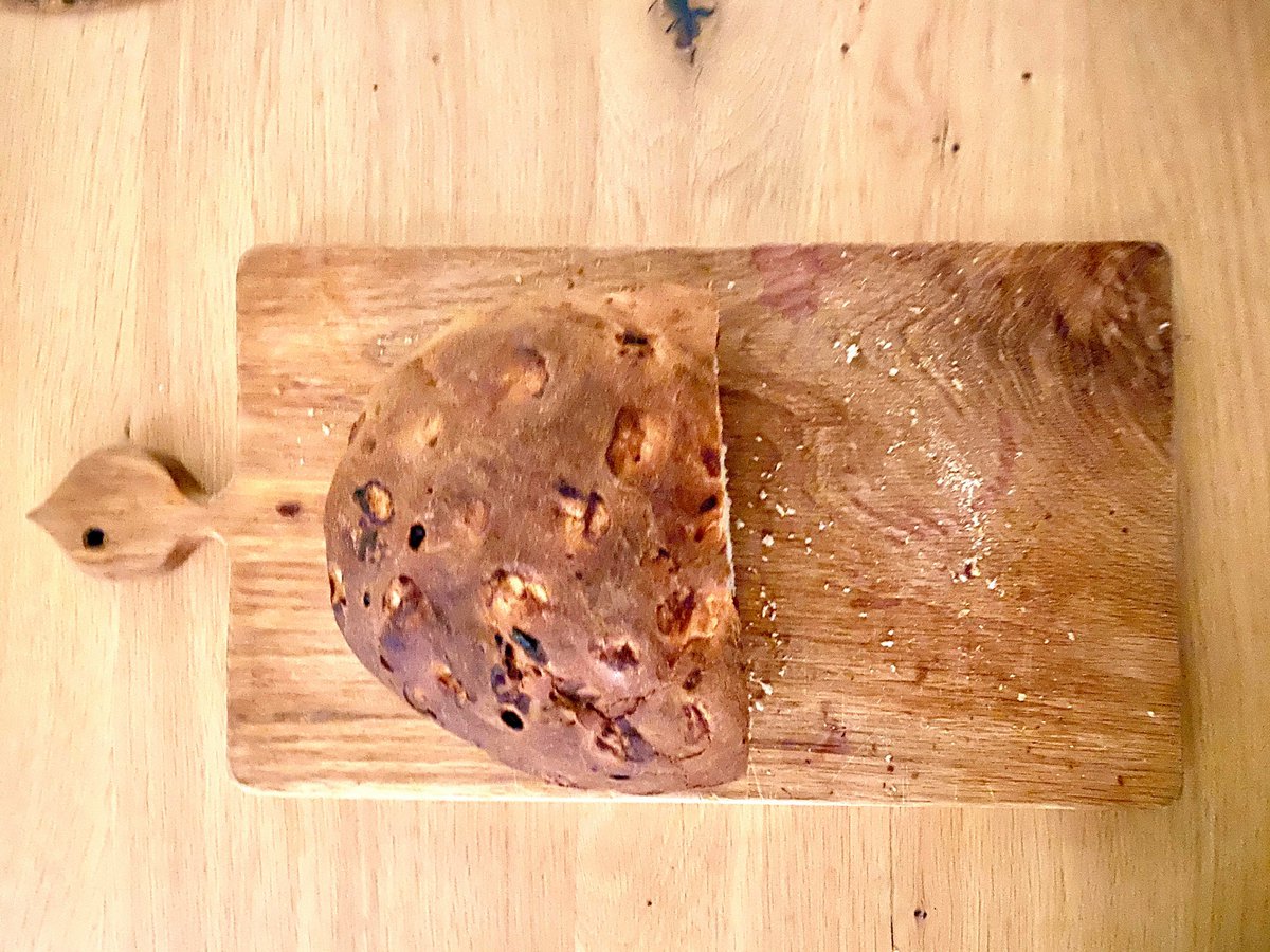 somelikesocial's tweet image. It's #HomemadeBreadDay - check out this beaut 🍞

Rustled up by Helen's dad, this stonking sourdough loaf is made with... @CelticMarches Mulled Wine!! 🤯🤯🤩🤩

It tastes every bit as delicious as it looks 😋😋😋

Who else is baking bread today?

#TwitterBakeAlong #Baking #Bread