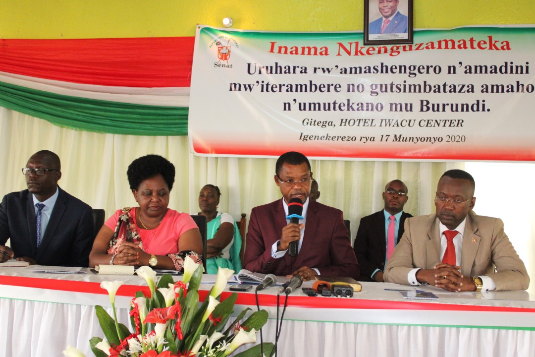HonSinzohagera's tweet photo. #Burundi Uruhara n'umuhamagaro rw'amashengero n'ugutunganiriza imitima ariko kandi murafise n'urwego mwishiriyeho rwo kubumviriza. Nibukije ko Ishengero ari umubiri wa Kristo, rero musonere ingoro y'Imana Kuko n'ikibanza co kuruhukiramwo, ntibiryoshe kwumva induru mw'ishengero. https://t.co/mwtry7j7eo