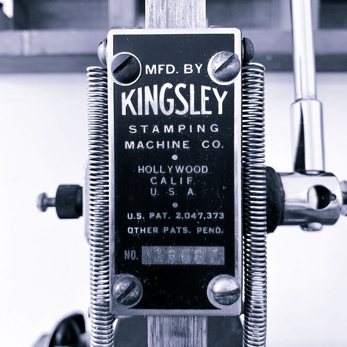 Pt_Ourse's tweet photo. Petit Ourse goes Hollywood! Wir freuen uns über diese kleine, schöne Wundermaschine, mit der wir in Kürze unsere Notizbücher personalisieren können ...

#newtoy #oldmachines #kingsley #hotfoil #stamping #hollywood #calif #stationery #paperlove #papercraft #handmade #petiteourse https://t.co/9kVpS50wtB