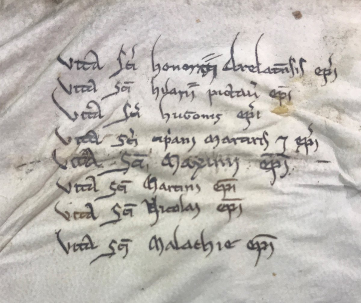 LincsCathedral's tweet photo. Lives of the Saints – Vitae Sactorum
This is one of only a few documents believed to show the handwriting of St Hugh, it depicts how hardworking the patron saint of sick children, sick people, shoemakers, and swans was during his life.
#LincolnCathedral #StHugh #historyteacher https://t.co/fBO0JxilAI