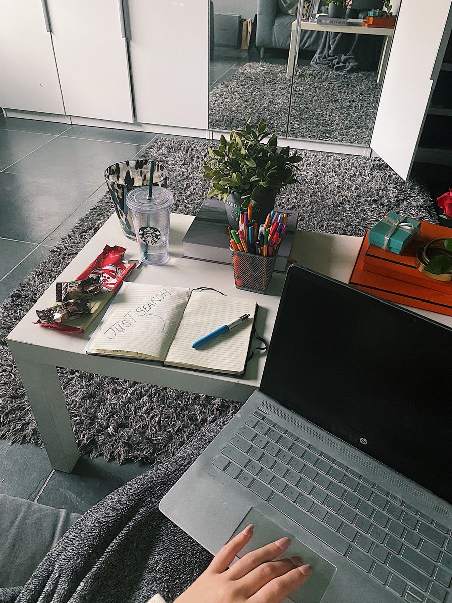 JustSearchFr's tweet photo. Création d'un petit coin bureau, appropriation de la table du salon, réunions en visio... Chacun son style ! Même en télétravail, la team #Justsearch continue à vous fournir cette qualité de service que vous appréciez tant ! Et vous, comment se passe le home-office ? #confinement https://t.co/n5kl286Cxt