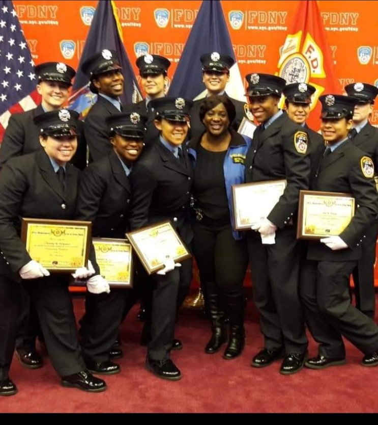 tattnthic13's tweet photo. Give a women the right pair of shoes🥾👢👠and trust me she will conquer the world! #Fdwomen #PDwomen #womenagift2theworld @FDNYWomen @GuardiansNYPD @fdnyVULCANS https://t.co/2MKB6zQjZa