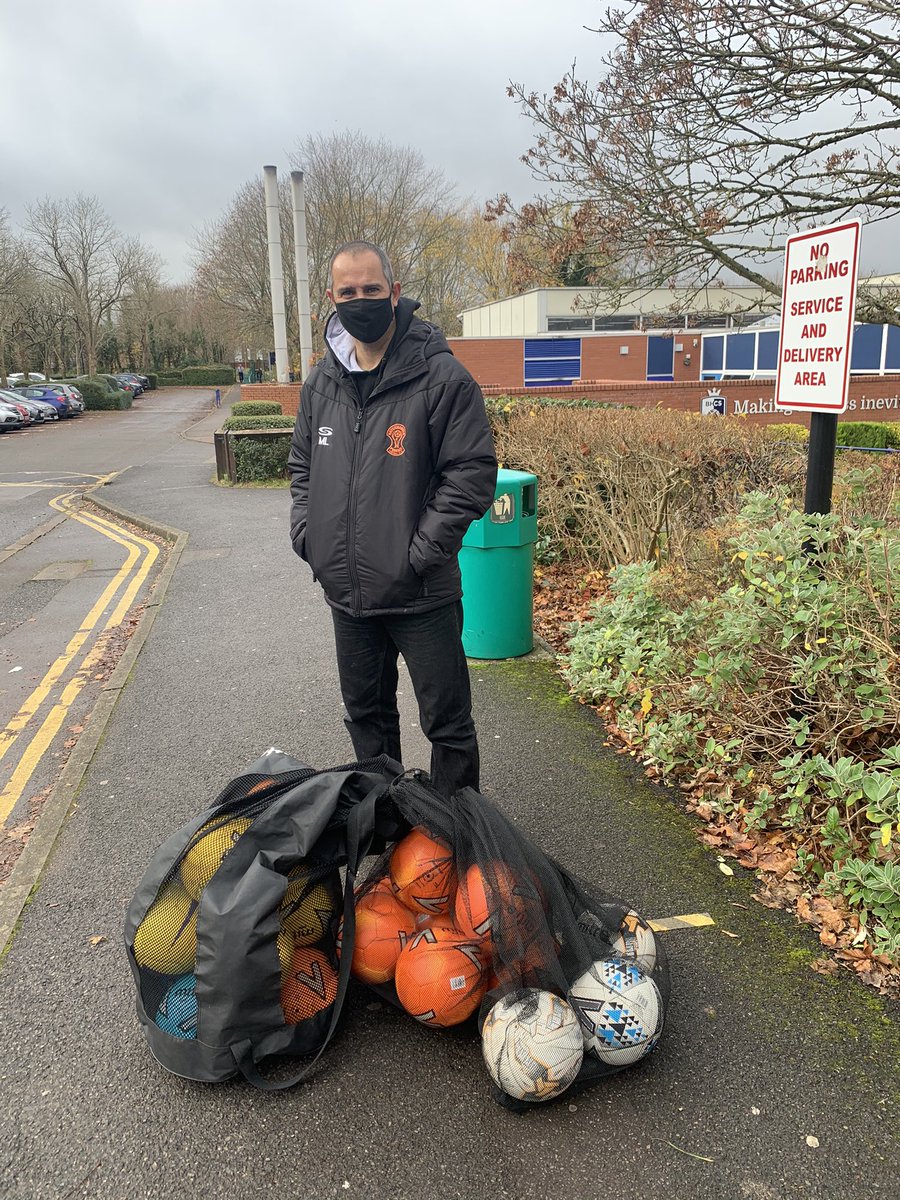 c_howardPE's tweet photo. A HUGE thank you to @HWPhoenix for their incredibly generous donation of footballs! Massively appreciated 🙌🏾🙌🏾🙌🏾 @chrisedwardsuk @BrightonHillSch @BHCSPE https://t.co/1nCW7PLv0K