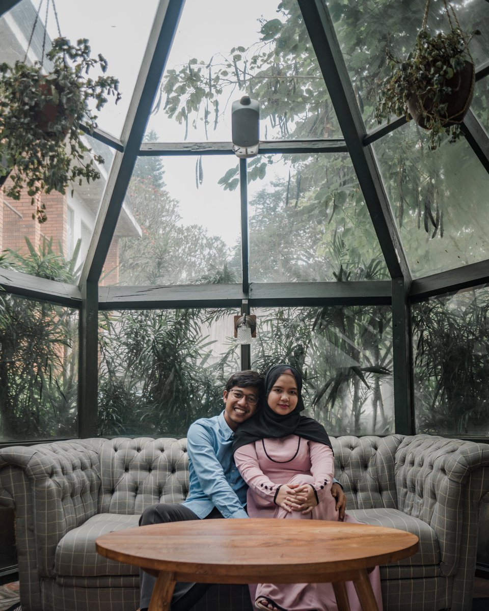 mohamadrizkyu's tweet photo. 2. #IRjournal
Saya dan Istri memiliki kesenangan yang sama, yaitu berkunjung ke tempat-tempat yang tematik, salah satunya hotel ini. Krn tempatnya unik, kita sempatkan juga berfoto di tempat ini. Berkat Tripod, kami bisa foto ber 2. Semoga bs sharing moment staycation berikutnya. https://t.co/TZoNezEyYd