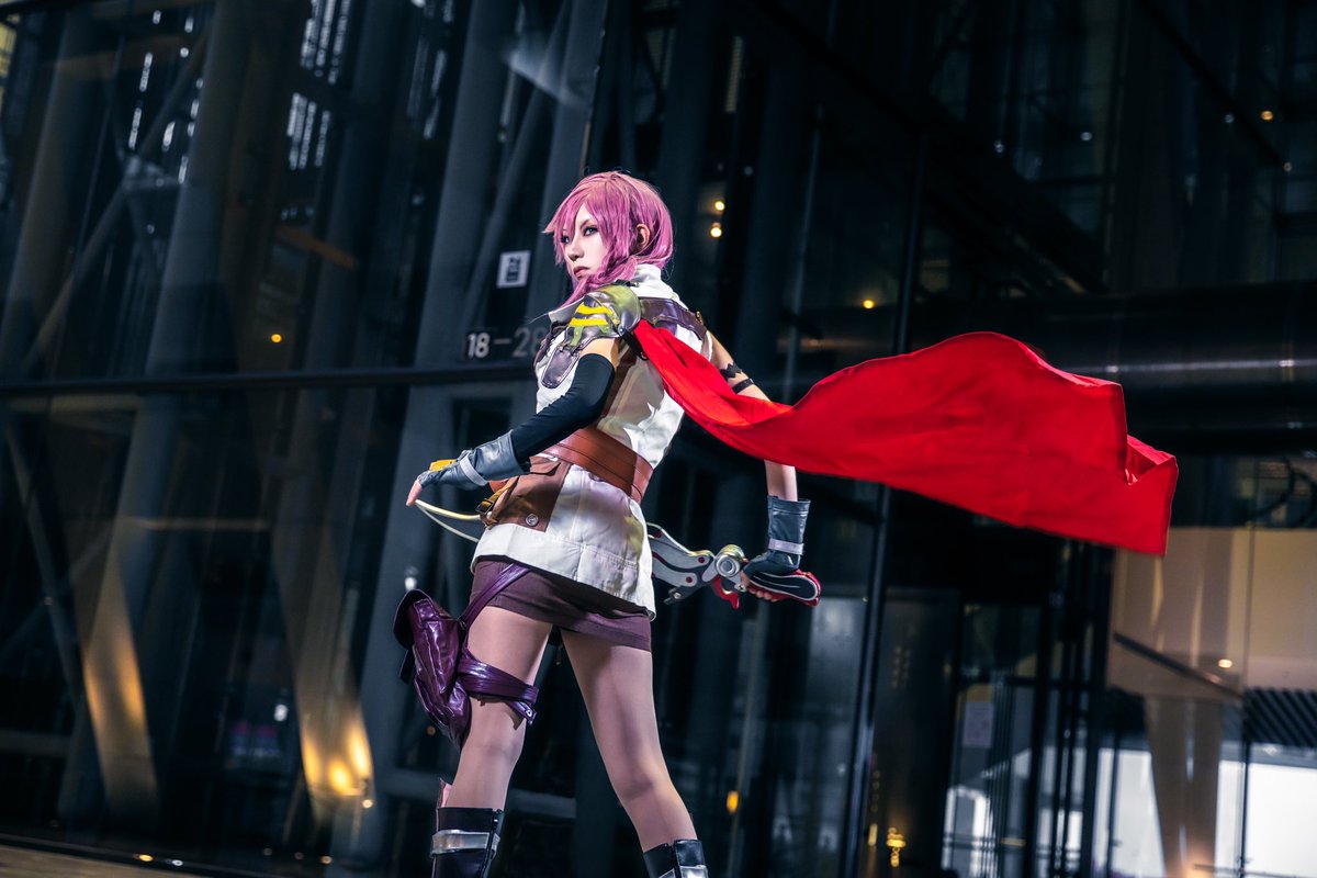 NozoNozoCos's tweet photo. 【Cosplay:ライトニング】

前だけ見てろ　背中は守る

Photo:あゆむさん
#コスメル https://t.co/IG2kfEE3iL