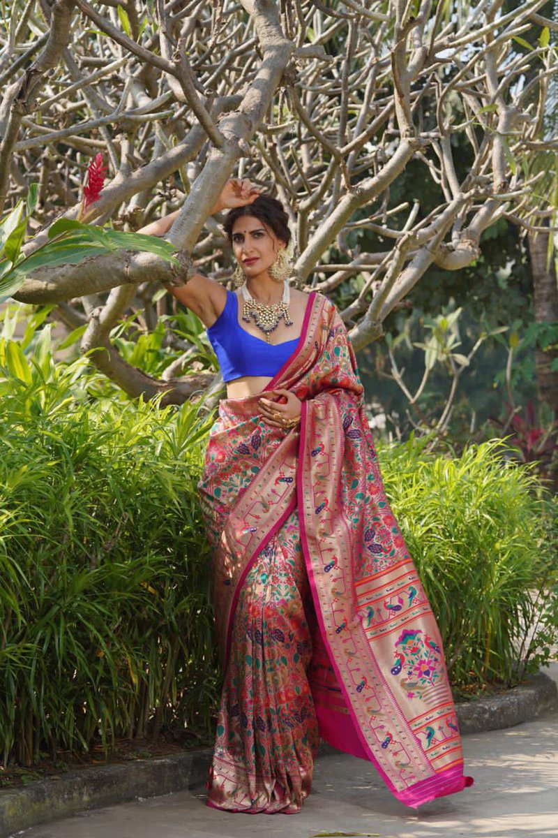 LifestyleAsiaIn's tweet photo. #FestiveEdit: Wondering how to style your festive sari looks? Here’s actor Aahana Kumra providing some inspiration in these exclusively shot images.
Artist: @AahanaKumra
Photographer: @munnas_sk
Stylist: #FocusPR https://t.co/WnEa56NfBu