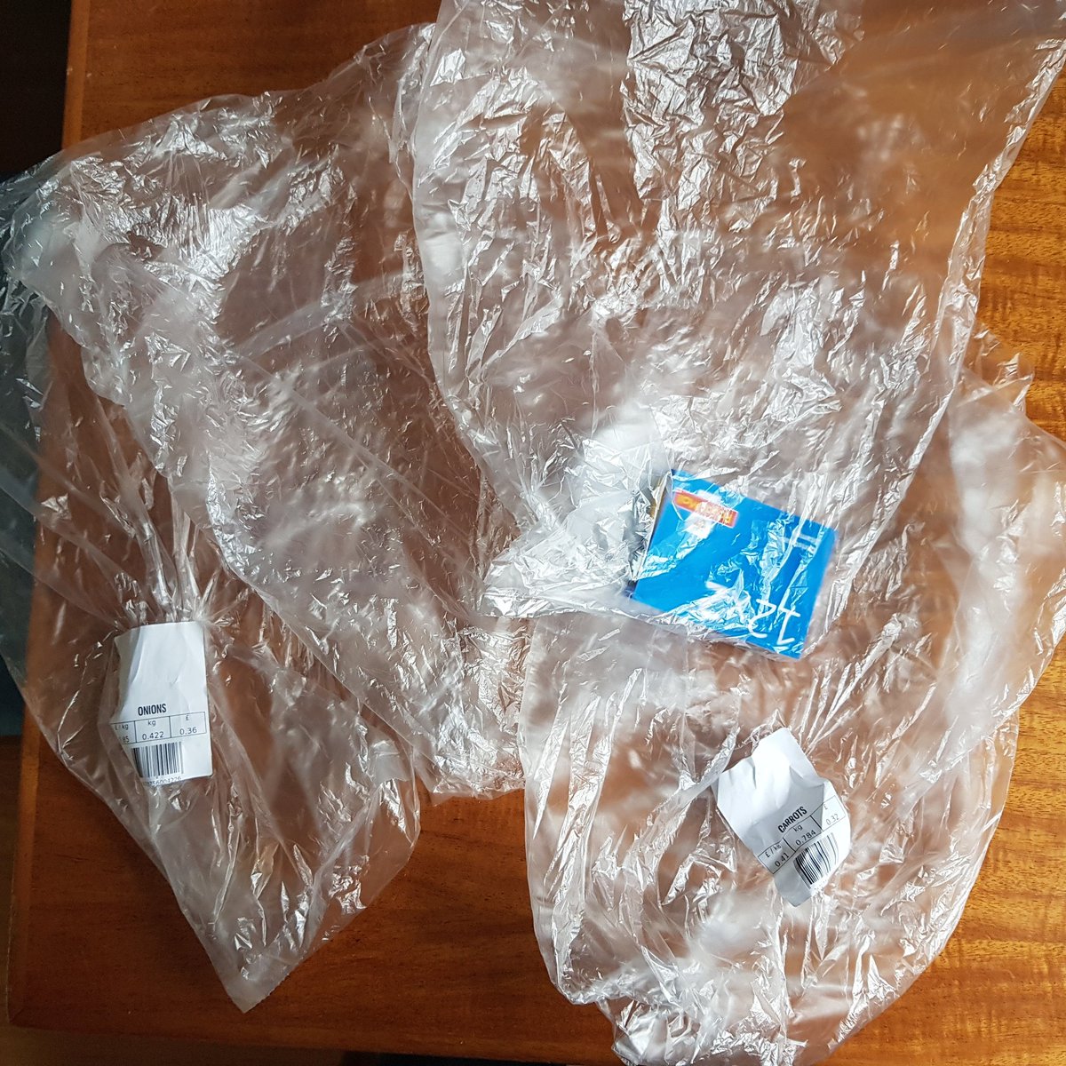 Littlegluecksm1's tweet photo. Hey @sainsburys I'm calling you out!
#gobagless #onlineshop #clickandcollect #seriouslynobags #drowninginplasticbags #savethestamps #thankyoukeyworkers
https://t.co/proBLlLGim https://t.co/Ir8f8VHLy7