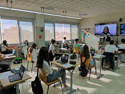 GrupoSorollaEdu's tweet image. 📣La Devesa School #Elche participa en el #MicrosoftGlobalLearningConnection 2020🌐centro  anfitrión. Conectamos con el Presidente de 
@Microsoft Europa, Ralph Haupter, quien nos habla de la #educación del futuro y las competencias los estudiantes #LDSE #Microsoft