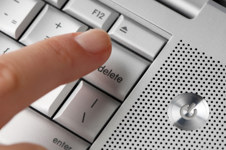 Haar vinger hangt boven de deleteknop.⁠
⁠
Ze stelt het posten op sociale media eindeloos uit.⁠
Ze heeft geen ideeën,⁠
geen plan⁠
en geen goede basis.⁠
Ze vliegt alle kanten op.⁠
Ook haar gedachten.⁠

Stop met gedoe en⁠
meld je aan
qlipp.nl/zichtbaar-dank…