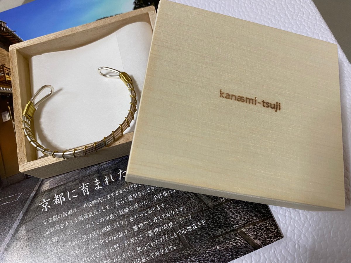 yuu_tachibana16's tweet photo. 金網つじ様からWIRE BANGLEが届いた!
春馬くんがテレビで紹介していたのを見て、注文したバングル。
嬉しすぎて泣きそう。
手書きのメッセージも添えられていて、本当に感動してる。
#三浦春馬
#春馬くん
#金網つじ
#WIREBANGLE https://t.co/TBAFb0Tk4o