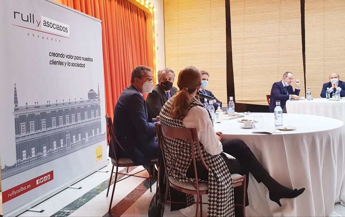 Hoy he participado en el evento 'Café con Rull', con la presencia del Alcalde de Sevilla, Juan Espadas, donde se comentó proyectos de la ciudad y su repercusión empresarial mediante la colaboración pública-privada. <a href="/RullyAsociados/">RullyAsociados</a> #Sevilla <a href="/Ayto_Sevilla/">Ayuntamiento de Sevilla</a> <a href="/JuanEspadasSVQ/">Juan Espadas</a>