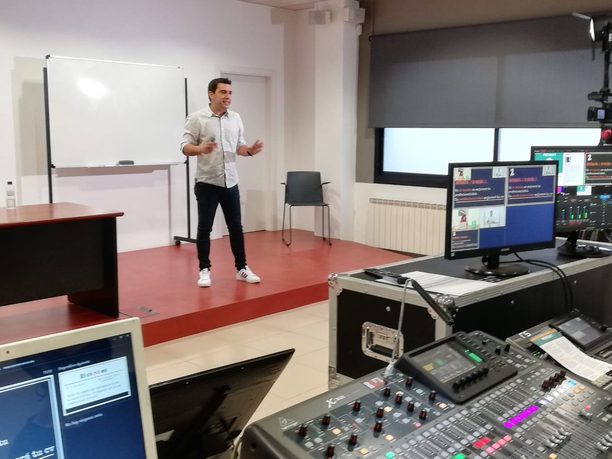 IGDpreparat's tweet photo. 💬 @emoiciona: "Les entrevistes de feina virtuals han vingut per quedar-se. Quan et truquin per fer una entrevista: 1) Celebra-ho, 2) Assegura't quina plataforma es farà servir, 3) Cuida el teu entorn, l'enquadrament i la imatge (lloc còmode, paret blanca...)" 

#IGDpreparat20 https://t.co/Fgymavy3xU