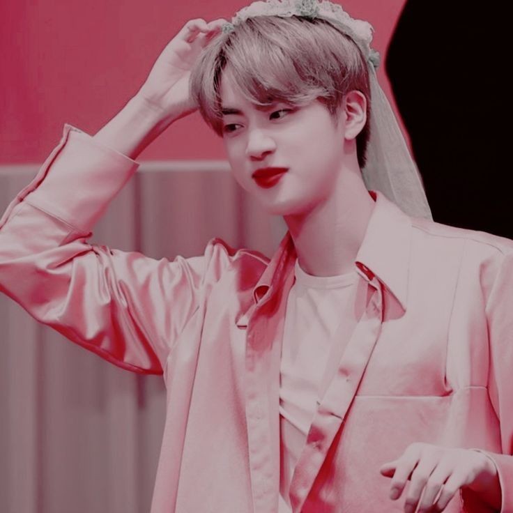 HadilCrew's tweet photo. #HappyHyunjinDay 😍😘😚😚
My moon 💘💘 https://t.co/KGBH6Azj9w
