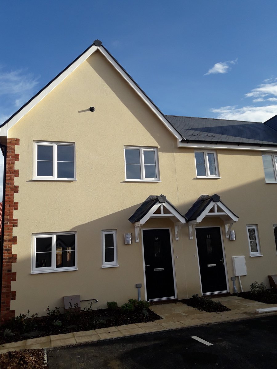 krissy_mckay's tweet photo. 🥳Final handover today at Chapel End, Houghton Conquest.  3 lovely affordable shared ownership homes, 1 x 2 bed still available, please contact Stonewater for more information.
Big thanks to:  
@kiergroup  @ThorntonFirkin @StonewaterUK  @letstalkcentral https://t.co/oeiLKrPylv