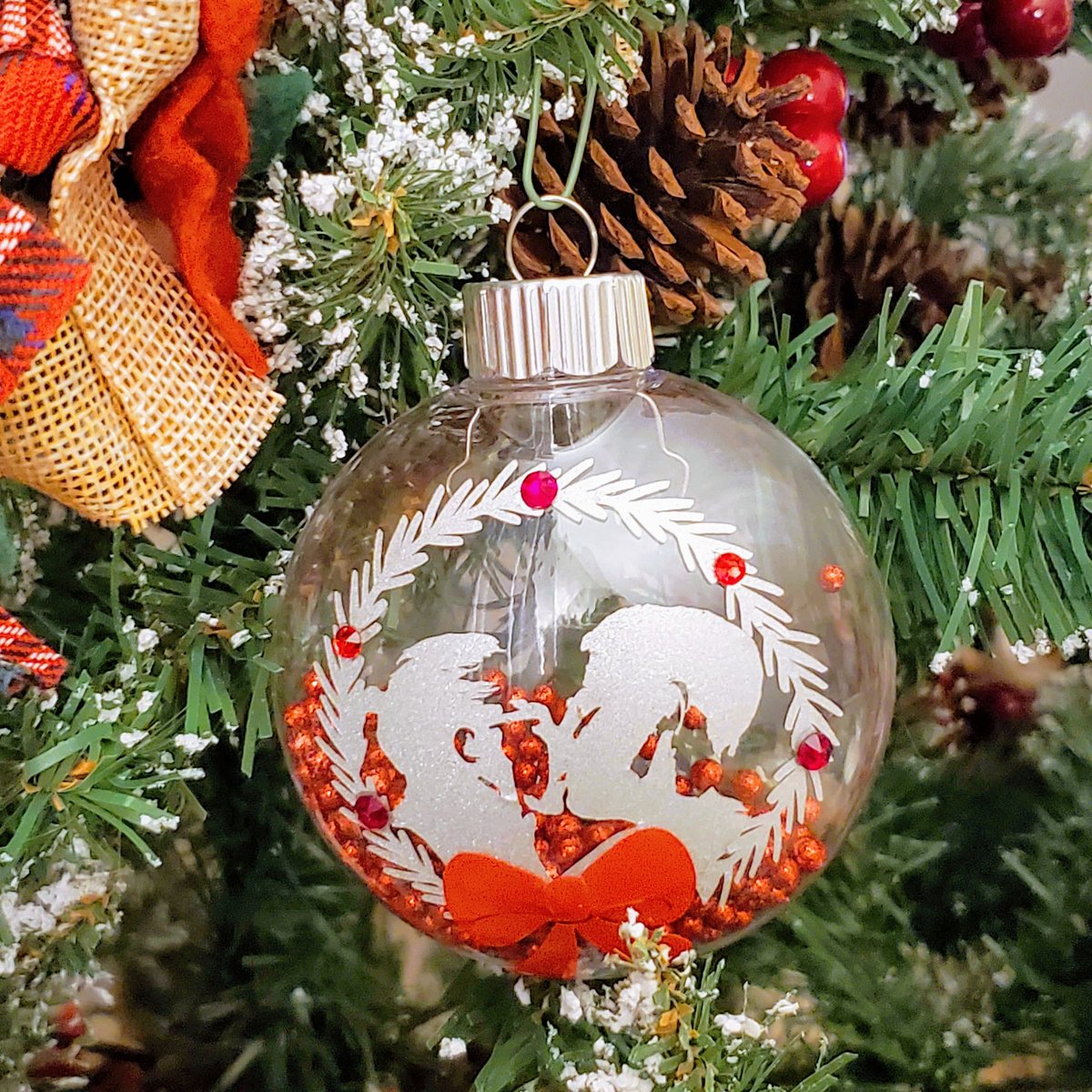 Bindy_417's tweet photo. NEW ARRIVAL!
Olicity Kiss-mas Inspired Silhouette Tree Ornament | Silver & Red https://t.co/2kdcZpi7o2 #christmas #silver #olicity #ota #clearornament #treeornament #christmasgift #olicityfandom #etsyshop #etsgifts #thenerdymermaidshop https://t.co/j6B20LKZzf