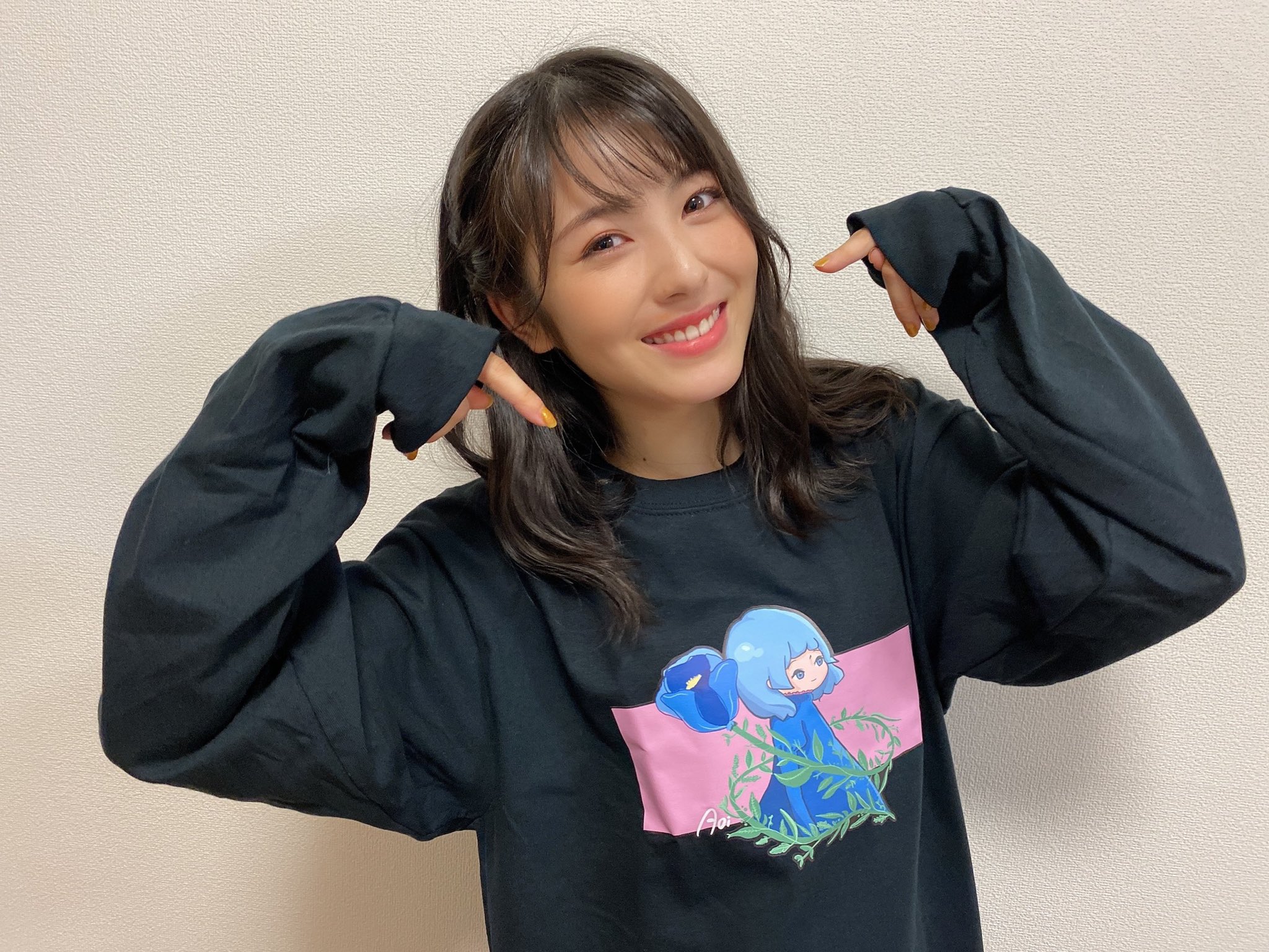 浜辺美波 みてみて あおいたんこと 森川葵さまから グッズt もらった 売ってるとかじゃなくて10枚だけ作ったらしい 貰った 10枚の1枚貰った ひゃっほい イラストもあおいたんが描いたんだってー 葵のおたくすき T Co Xe4ffeen0z