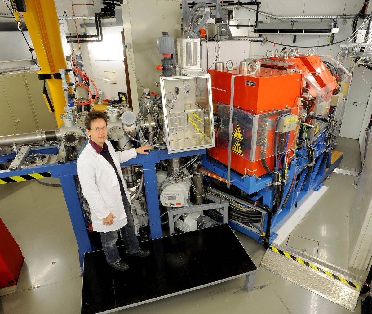FAIR_GSI_en's tweet photo. #Experiments2020 What does the element #Flerovium actually look like? It was discovered in 1999 but its nuclear structure is not yet fully understood. Experiments at #TASCA are on its trail. https://t.co/J8zv9GxB9N © G. Otto/@FAIR_GSI_en https://t.co/4fH7nN9IbH