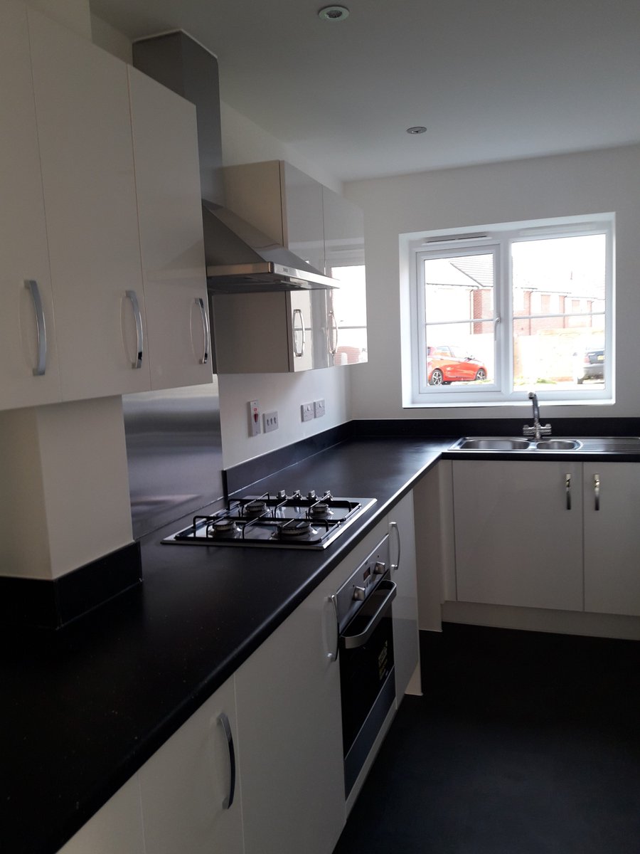 krissy_mckay's tweet photo. 🥳Final handover today at Chapel End, Houghton Conquest.  3 lovely affordable shared ownership homes, 1 x 2 bed still available, please contact Stonewater for more information.
Big thanks to:  
@kiergroup  @ThorntonFirkin @StonewaterUK  @letstalkcentral https://t.co/oeiLKrPylv