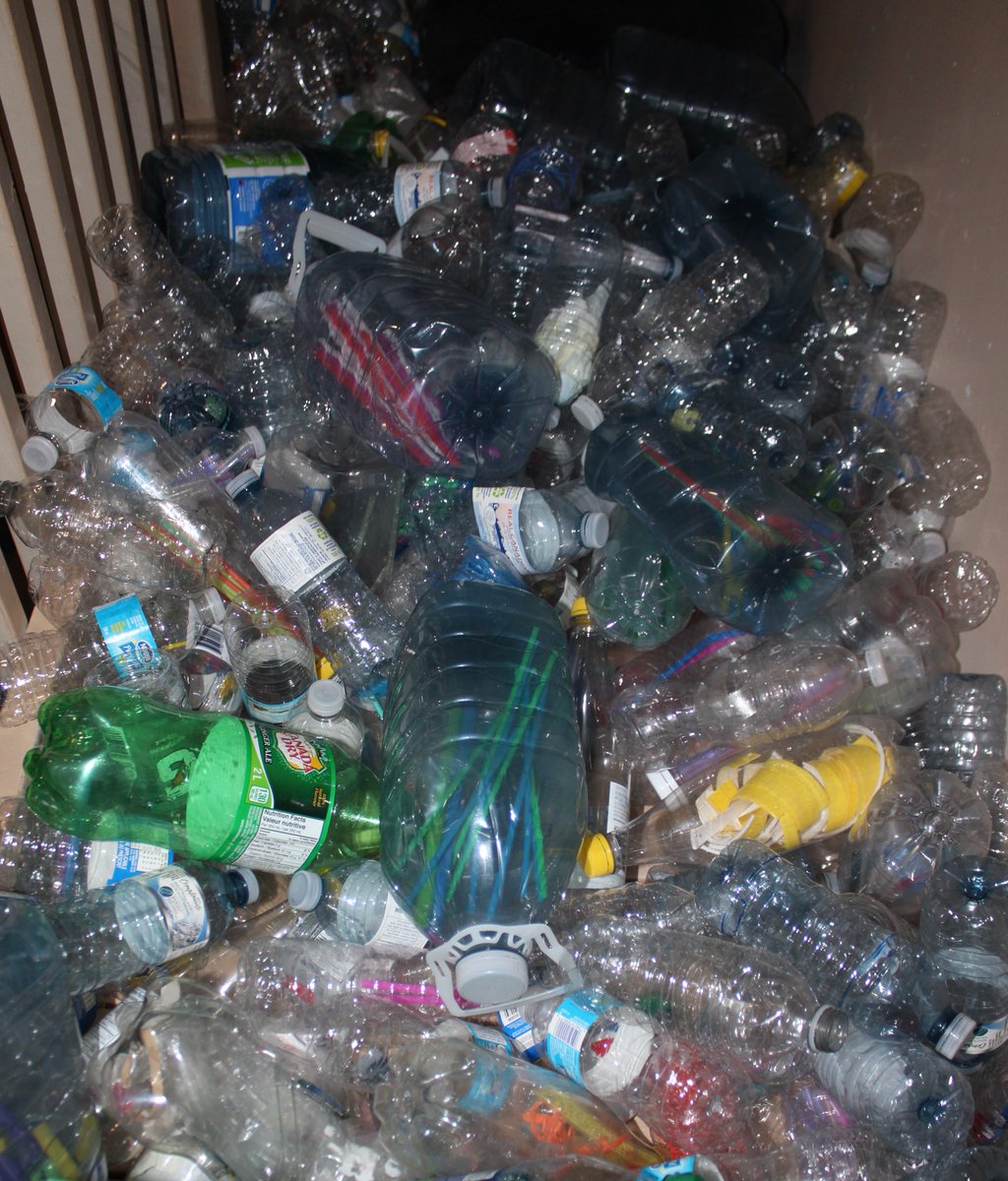 IntensifyingPlasticWorlds How does inviting hundreds of plastic bottles into the early childhood classroom disrupt neoliberal & neocolonial everyday processes of plastic waste(ing)? #livingwithplastic @DiscardStudies #Discard2020 @vpacinik @common_worlds 1/10