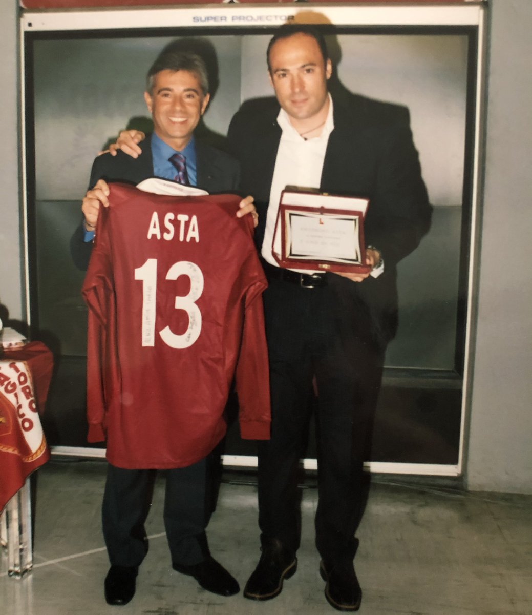 testa_to's tweet photo. #Auguri per i tuoi 50 anni #Capitano, bandiera #Granata anni 1997-2002 e poi ancora allenatore delle giovanili e collaboratore tecnico con Moreno #Longo in panca 2019/20-un vero #Granatadoc entrato a pieno titolo nella #Storia del #Torino. #Cento di questi giorni #Capitano 🎂♥️🥂 https://t.co/UahB2HGmyT