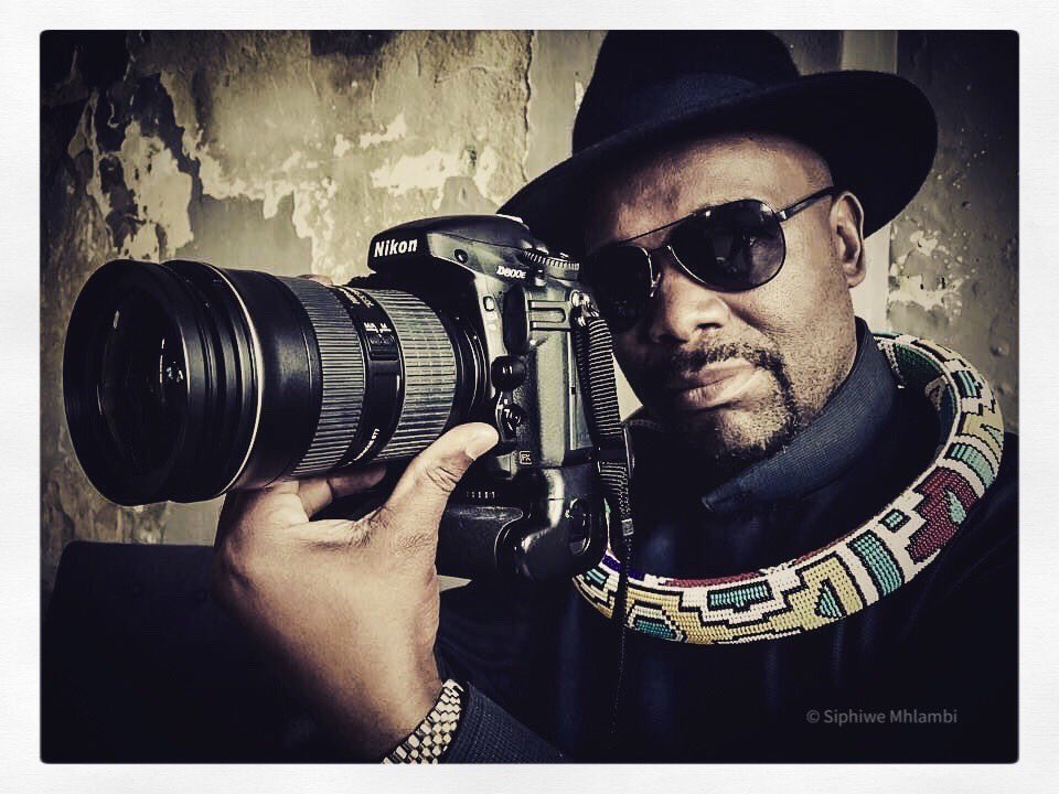 sphiwemhlambi's tweet photo. Available light portrait of Victor Dlamini at his studio - The Constitutional Hill
#NdebeleArt #NdebeleCulture #ExpiredFilm #Portraitphotography #Filmphotography #availablelightportrait #Portraitphotographer
#Photographer https://t.co/ock2lp48gV