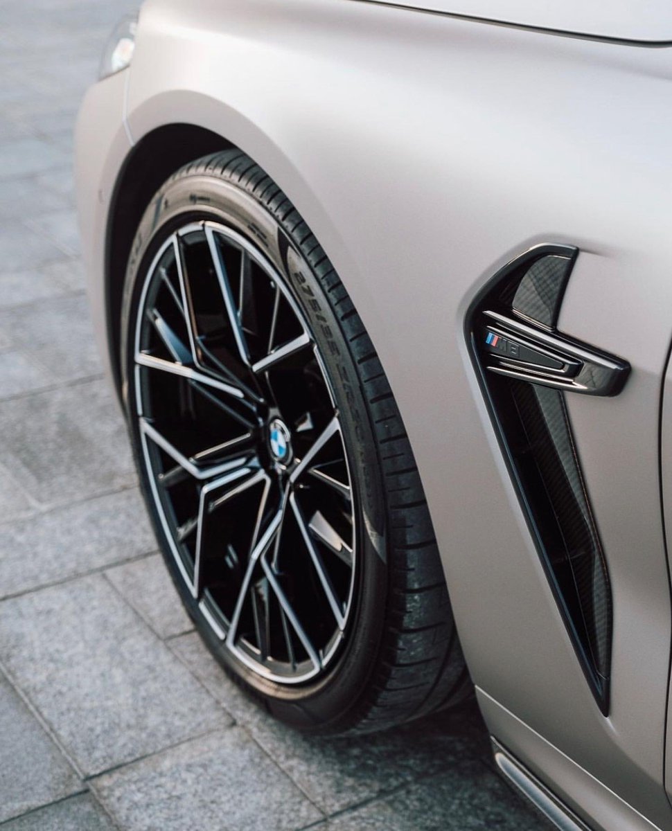 carpxrnpicx's tweet photo. M8 Competition https://t.co/FZXMIg9MhN
