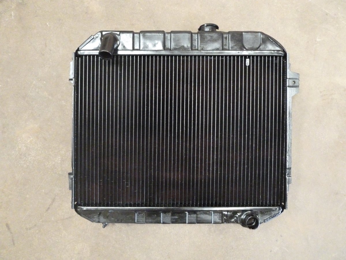 ExeterRadiator's tweet image. A Ford Granada Radiator that we re cored recently that lives in a Land Rover 😲 #classicfordradiator #newcore #versatile