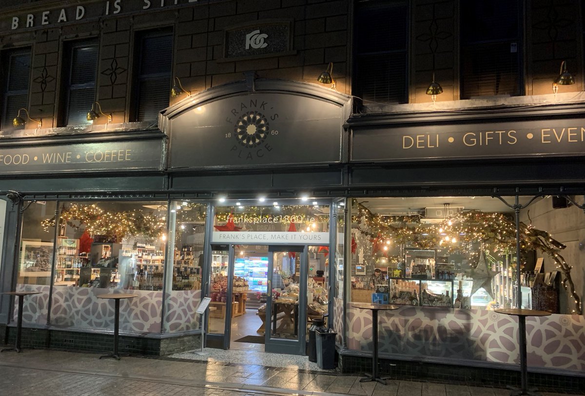 franksplace1860's tweet photo. We took a quick snap of the facade yesterday during a break in the rain - looks well doesn't it? #franksplace1860 #discoverwexford #makeityours #xmaswindows https://t.co/hUKvlcsFOr