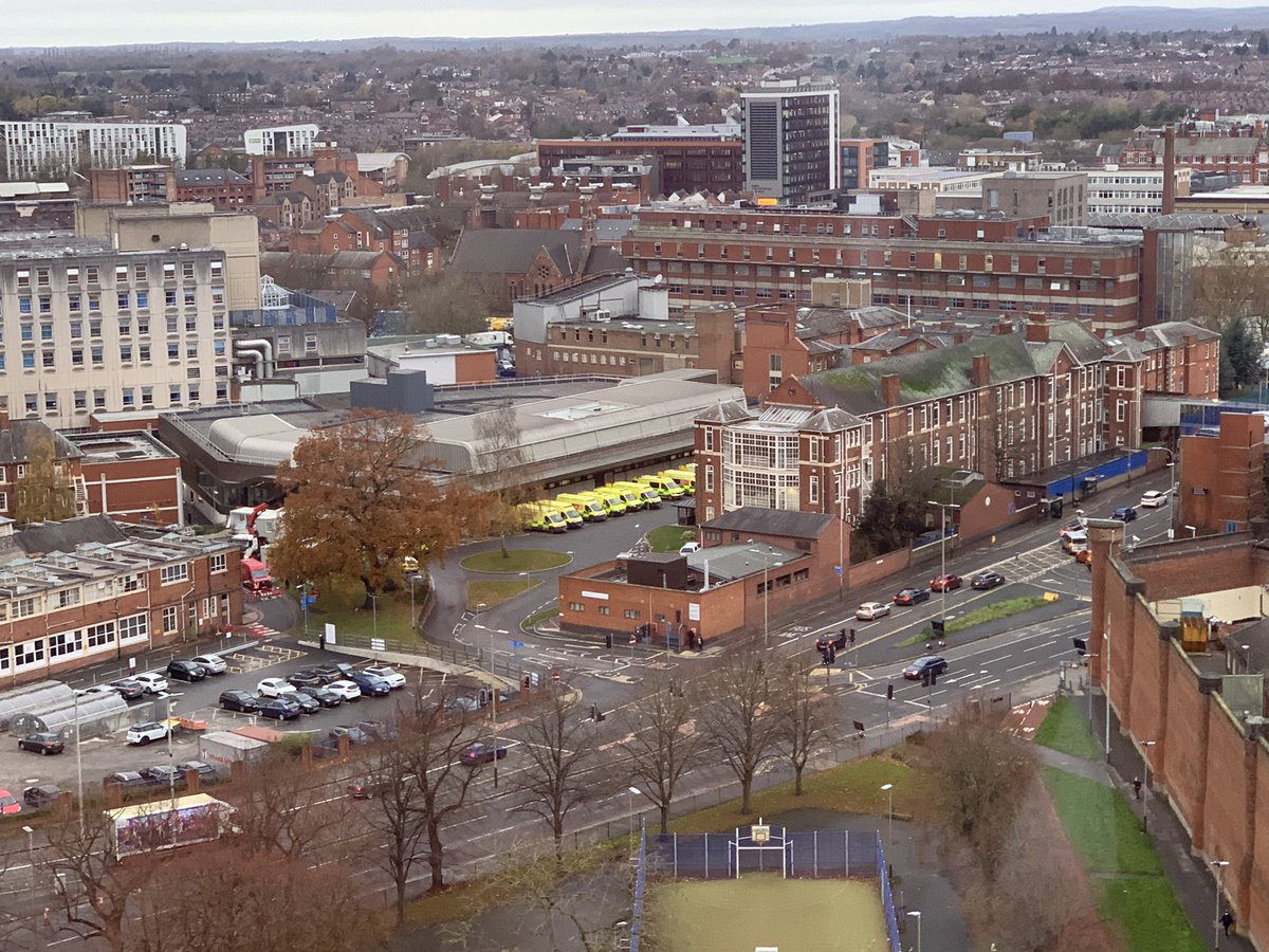 Always great to catch up with the ED team <a href="/Leic_hospital/">Leicester's Hospitals</a> whilst on a shift with <a href="/Helimed54/">Helimed54</a> today. Great response as always from the Emergency Department. Have a good day 👋🏻