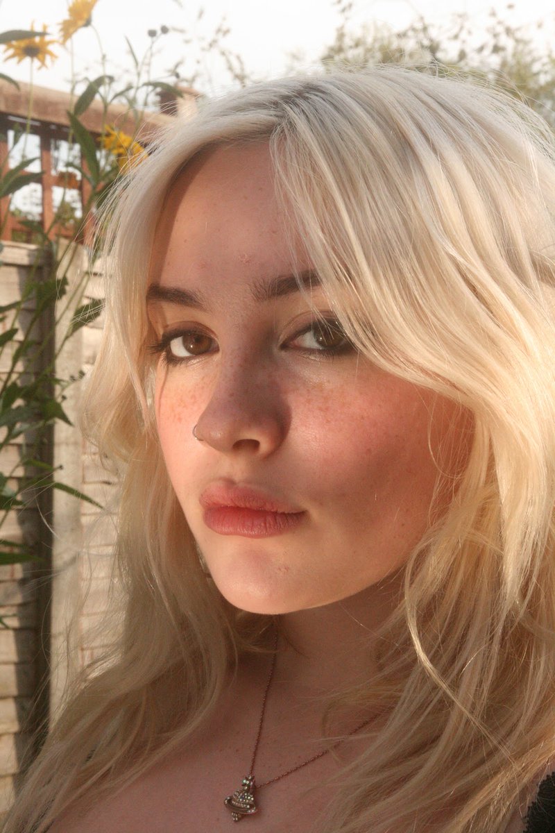 Matilda Cole's evocative debut single 'The Clouds' is driven by the beauty of friendship...

clashmusic.com/news/matilda-c…