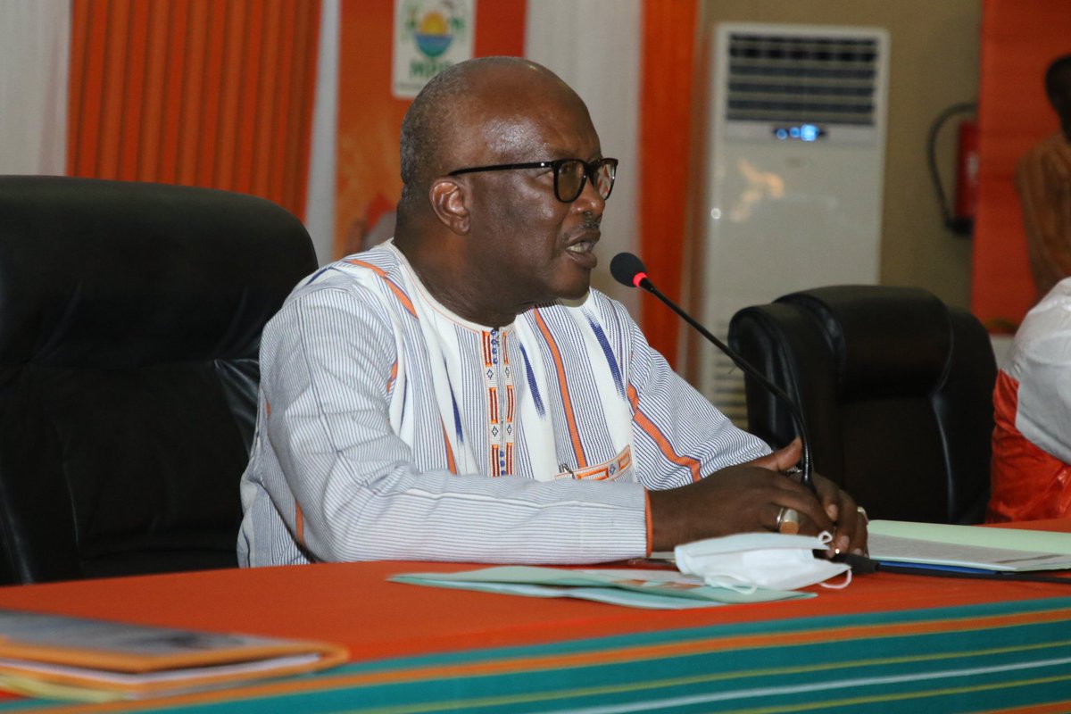 rochkaborepf's tweet photo. La reconciliation ne concerne pas qu'une dizaine de personnes qui se sont exilées volontairement.
La réconciliation que j'appelle de tous mes vœux concerne l'histoire tumultueuse de notre pays de 1960 à nos jours. Beaucoup de familles ont été meurtries. 
#BurkinaVote2020 https://t.co/sm1fCbmqJ3