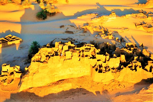 KURGULI's tweet photo. 📌le savez-vous :
A quelques kilomètre au nord de la forteresse de Djado se dresse la forteresse de #Djaba. d'après des études archéologiques une dizaine de ruine de ces styles des forteresses sahariennes appelées #Ksar sont ainsi disséminé entre le #kawar🇳🇪 et le sud libyen🇱🇾. https://t.co/XoLiyGxeWl