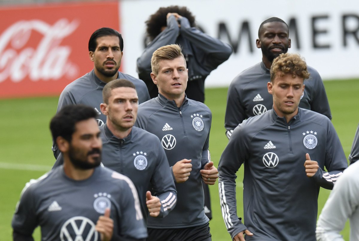 josedavidlopez_'s tweet photo. Hilo #Alemania🇩🇪 (Vs #España)

Se juegan pase a Final Four #NationsLeague

Ambas, atraviesan momento casi similar, el de haber sido campeones del mundo y no haberse reencontrado con en ese virtuosismo.

Además, viven en etapa de plena regeneración con más promesas que certezas. https://t.co/84NzblYDz3