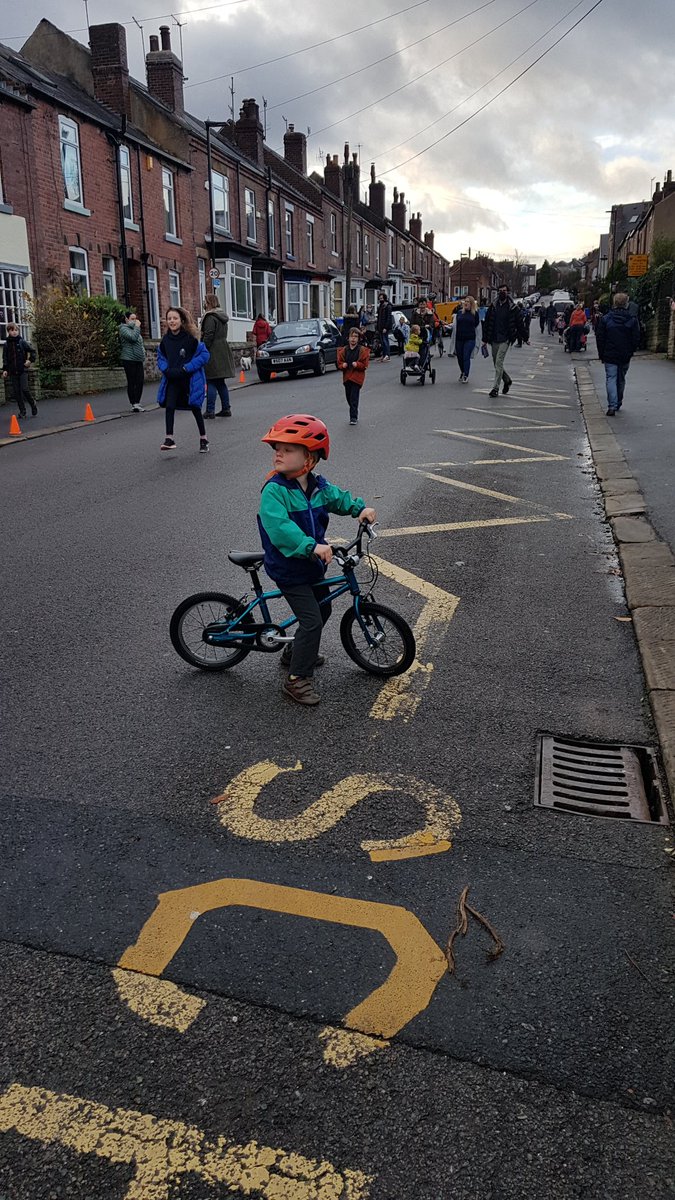GreystonesPri's tweet image. Having a great morning at Greystones. Tullibardine Road is closed for the day. Parents and childen enjoyed a safe walk to school and the children have been having fun using the road as an active play space. Thanks to our Modeshift Stars partner. #modeshiftstars #StaySafeGetActive