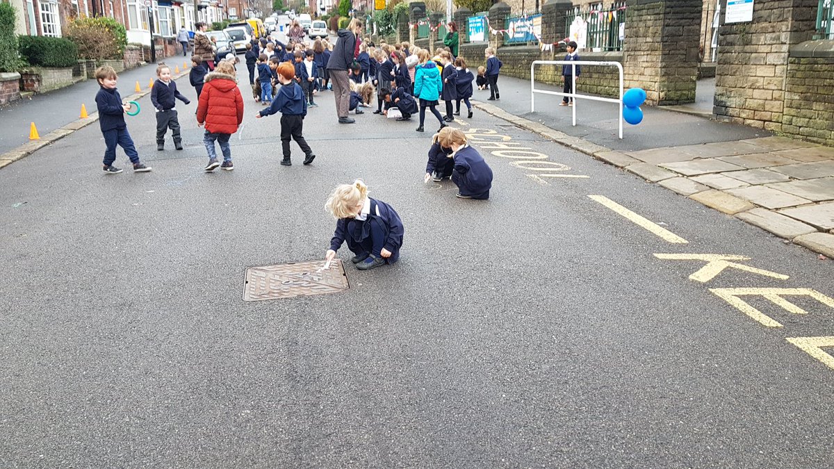 GreystonesPri's tweet image. Having a great morning at Greystones. Tullibardine Road is closed for the day. Parents and childen enjoyed a safe walk to school and the children have been having fun using the road as an active play space. Thanks to our Modeshift Stars partner. #modeshiftstars #StaySafeGetActive