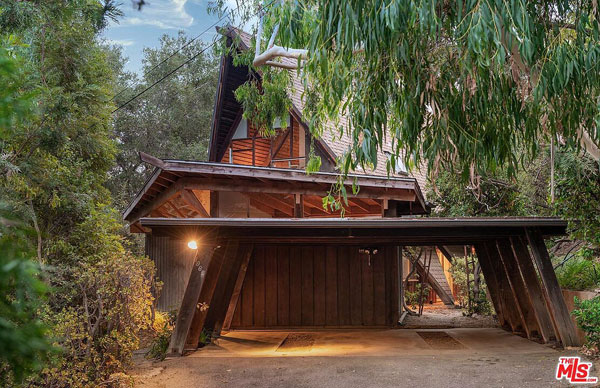WowHauser's tweet photo. This really is something. The 1960s Stebel House by Harry Gesner in Los Angeles, California has never been up for sale and retains all of its bold midcentury modern details. https://t.co/JfyrPDE3TY https://t.co/o0wLDkGLJO