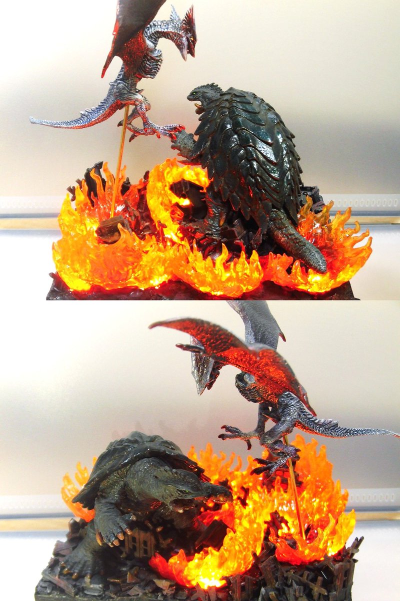 さいふ 林家しん平氏による自主制作映画 ガメラ4 真実 より ポスターイラスト風のジオラマを作ってみました ガメラは食玩ハイパーガメラ アルビノギャオスはkonamiの食玩をそれぞれポーズ変更してます 台座の炎はガチャポンエフェクトシリーズを