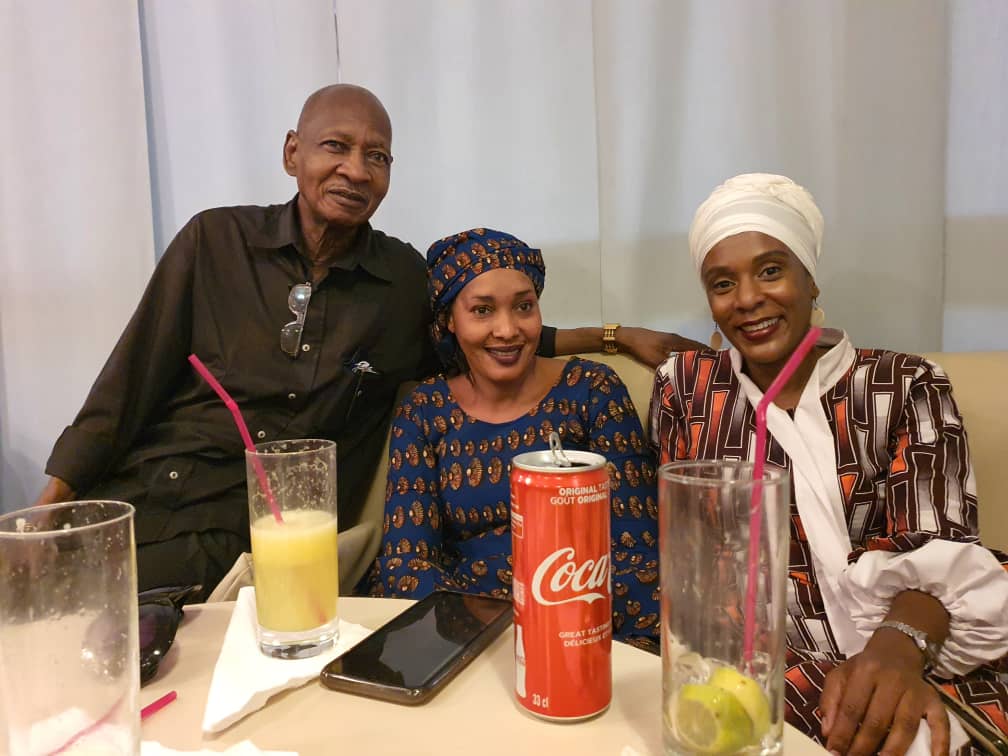 DelphineII's tweet photo. Retrouvailles au #GrandHotel avec Maestro #BoncanaMaïga et #Adama. Quand la diaspora africaine se met au service de la culture nigérienne. C'est toute l'Afrique qui gagne en général mais surtout le #Niger. Dinguerie en téléchargement... #TVMondeAfrique #StarsParade https://t.co/xelVFam9mm