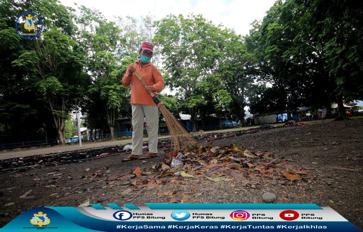 Humas_PpsBitung's tweet photo. Aktivitas Petugas Kebersihan PPS Bitung dalam menjaga Kebersihan Pelabuhan, Agar Masyarakat ataupun Pelaku Usaha perikanan yg berkunjung ke PPS Bitung merasa nyaman dlm beraktivitas. #PpsBitungTerbaik
@djpt_kkp @ZainiKP https://t.co/q0ibcRzn82