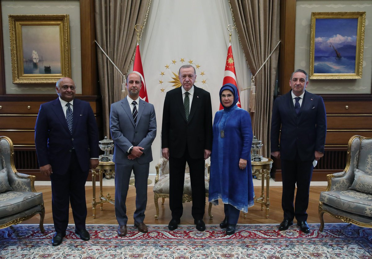 Akparti's tweet photo. Cumhurbaşkanımız Recep Tayyip Erdoğan, Antalya'da iki yıl önce kafaları yapışık halde dünyaya gelen ve yapılan operasyonla birbirinden ayrılan siyam ikizleri Derman ve Yiğit ile ameliyatı gerçekleştiren pediyatrik beyin cerrahı Keşmirli Dr. Owase Jeelani'yi kabul etti. https://t.co/QiUBlBJKD1