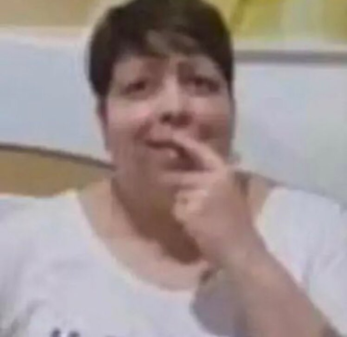 às vezes me da uma vontade de chegar na dm dele e mandar um "oi amor tô carente"