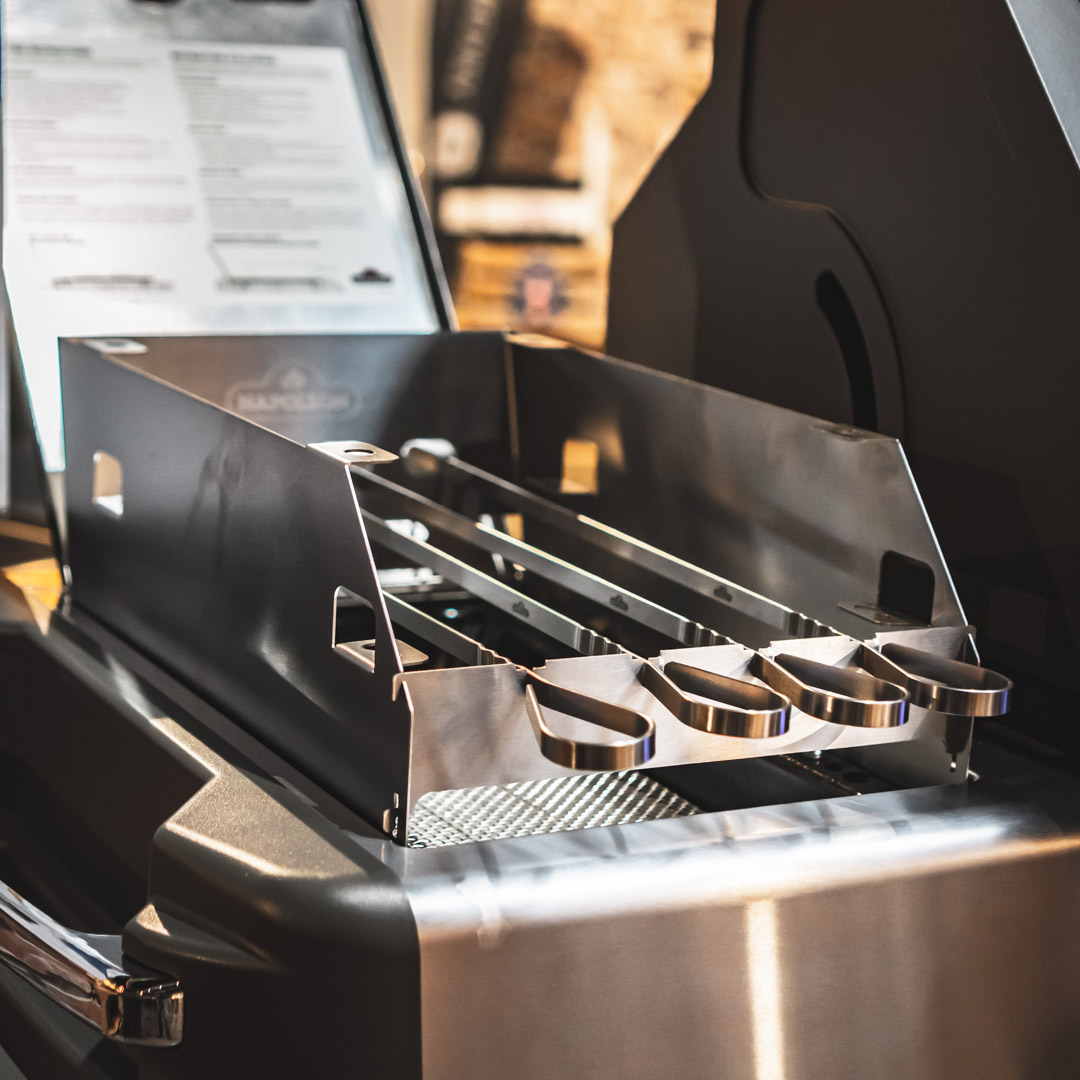 grillstar's tweet photo. Ein wahrer Grillmeister grillt bekanntlich bei jedem Wetter! 🔥
Mit Napoleon's neuem Windschutz für die Sizzle Zone gelingt euch das jetzt noch besser!

Ab sofort könnt ihr den neuen Windschutz  in unserem Shop zu bestellen!

https://t.co/WMQscmlPA0

#napoleongrill #grillen https://t.co/HLskYoB6cM