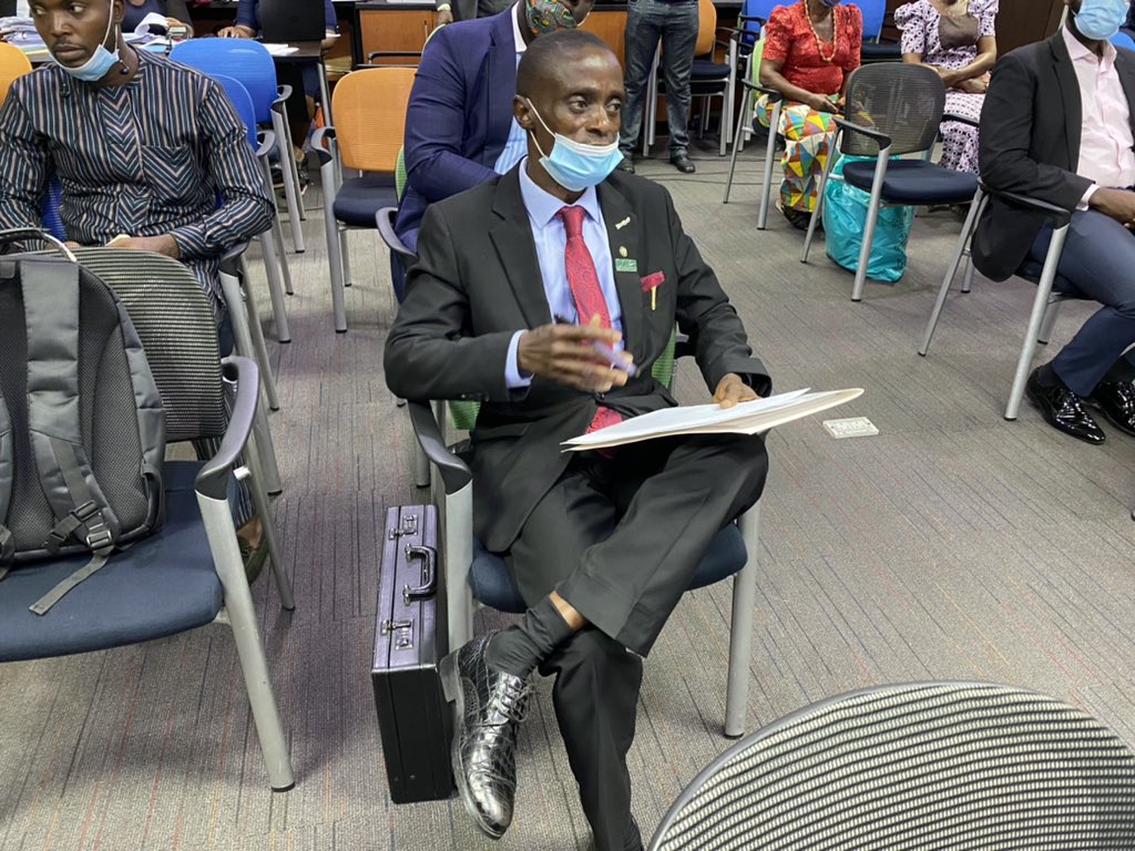 EditiEffiong's tweet photo. 13:22 Panel is on recess. Gives me a moment to bring this fine gentleman’s sartorial perfection back into your consciousness. 

🙌🏾🙌🏾🙌🏾 https://t.co/OsYZkE3MD2