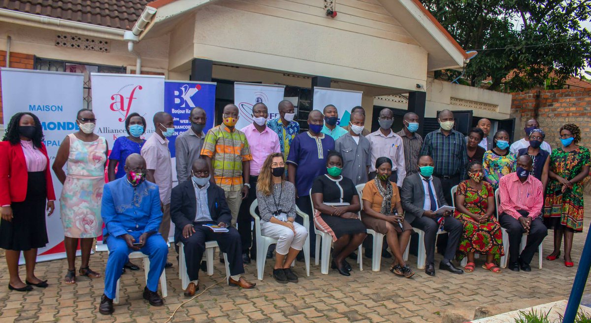 BonjourKampala's tweet image. [#FormationDesFormateurs] Trente professeurs de #français bénéficient d&apos;une formation des formateurs en #FLE sur le nouveau syllabus, organisée par @NCDCUg et @ProfsFLEouganda, financée par la @FrenchEmbassyUg.

@FrenchEmbassyUg @JaAniambossou @Educ_SportsUg @JanetMuseveni