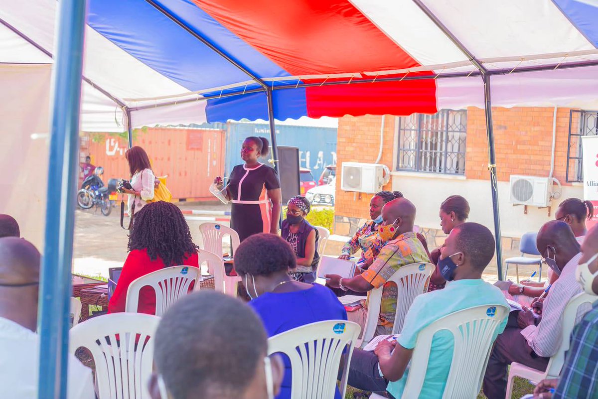 BonjourKampala's tweet image. [#FormationDesFormateurs] Trente professeurs de #français bénéficient d&apos;une formation des formateurs en #FLE sur le nouveau syllabus, organisée par @NCDCUg et @ProfsFLEouganda, financée par la @FrenchEmbassyUg.

@FrenchEmbassyUg @JaAniambossou @Educ_SportsUg @JanetMuseveni