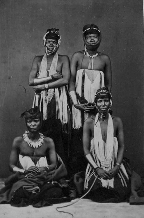 valavoosh's tweet image. A portrait of Queens. The wives of iKumkani uSandile ka Ngqika circa 1864. Photographed eQonce.