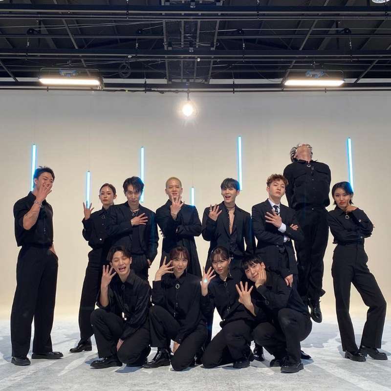 BTOB 4U & their dancers🤡😂💙
#비투비4U_ShowYourLove #BTOB4U_INSIDE_DEBUT  @OFFICIALBTOB